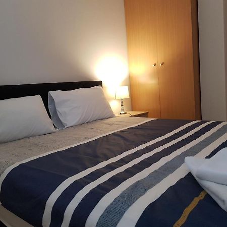Rajiceva 5- Apartman Sa Prostranom Terasom I Garaznim Mestom Kragujevac Kültér fotó