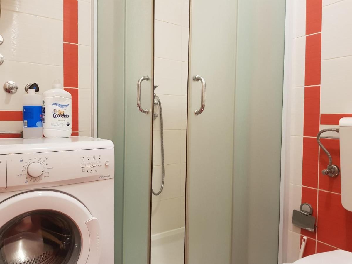 Rajiceva 5- Apartman Sa Prostranom Terasom I Garaznim Mestom Kragujevac Kültér fotó