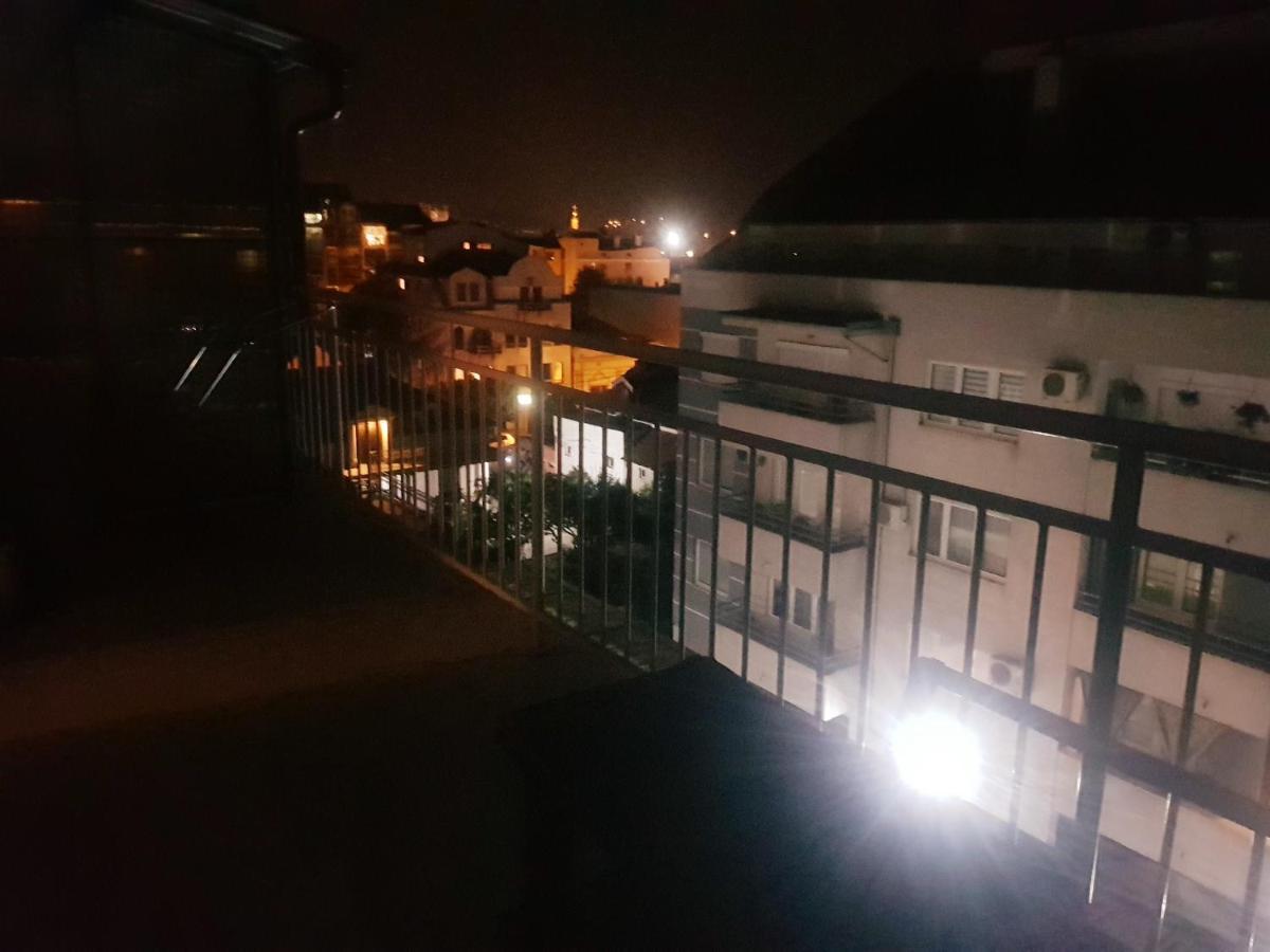 Rajiceva 5- Apartman Sa Prostranom Terasom I Garaznim Mestom Kragujevac Kültér fotó