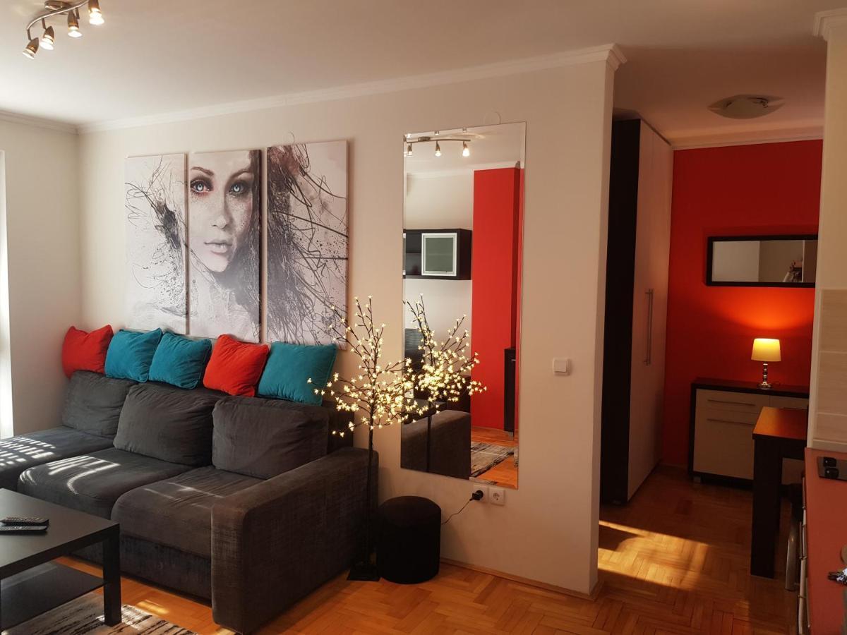 Rajiceva 5- Apartman Sa Prostranom Terasom I Garaznim Mestom Kragujevac Kültér fotó