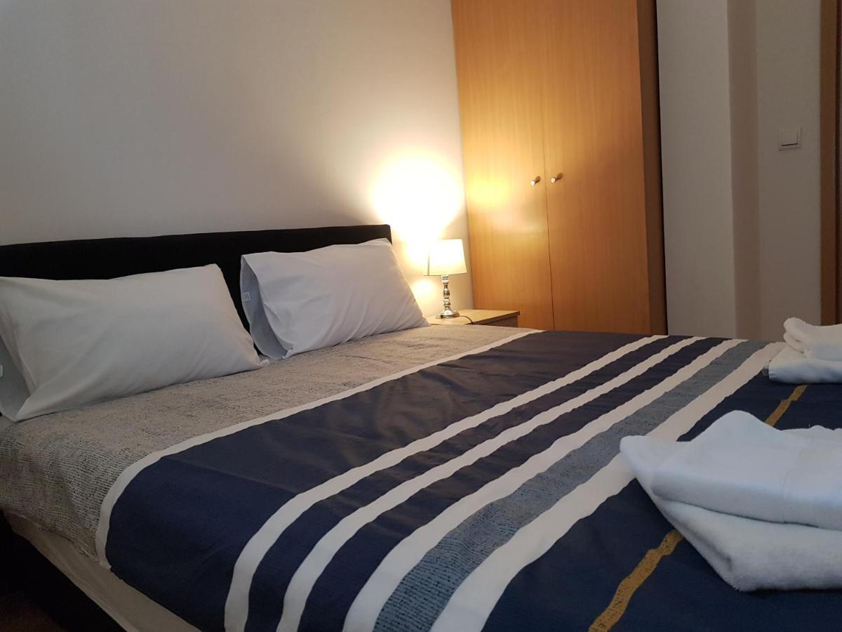 Rajiceva 5- Apartman Sa Prostranom Terasom I Garaznim Mestom Kragujevac Kültér fotó